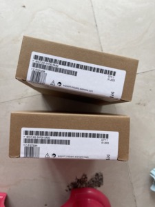 100% สินค้าใหม่และดั้งเดิม Siemens Digital output MODULE 6ES7332-5HF00-0AB0 S7-300 SIMATIC - Product Image 1