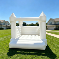 Château gonflable mini blanc pastel de 6 pieds, en PVC commercial, pour enfants, idéal pour les fêtes et événements en intérieur.