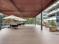 Moderne WPC-Terrassendielen für Außenbereiche, Wasserdicht, Co-Extrudiert, Umweltfreundlich, Ineinandergreifend, Rutschfest, 5 Jahre Garantie