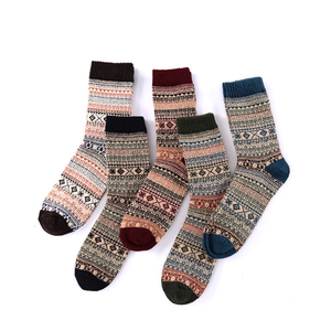 2025 Tùy Chỉnh Thoải Mái Sang Trọng Mềm Harajuku Sọc Len Dày Mùa Đông Dệt Kim Ống Ấm Cổ Điển Vớ Cho Nam Giới - Product Image 2