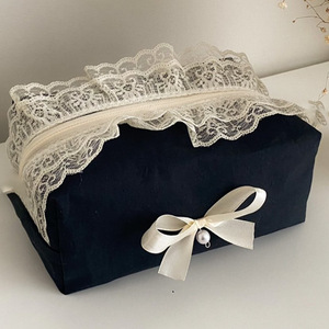 Esta bolsa de maquillaje con lazo, de moda transfronteriza, es digna de Instagram y de gran capacidad, lo que la convierte en un organizador portátil para - Product Image 1