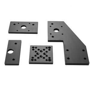 Plaque de montage en aluminium usinée CNC sur mesure, anodisée noire, avec plusieurs trous de fixation pour équipement de machine d'automatisation - Product Image 1
