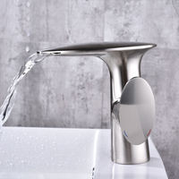 Robinet de lavabo en laiton, mitigeur eau chaude et froide, monocommande, à poser sur le comptoir, moderne, finition polie, avec cascade