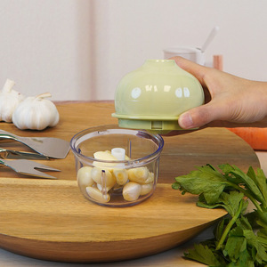 Presse-ail électrique, mini robot culinaire à piles, 1 vitesse, pour usage en cuisine, avec bol transparent et couvercle vert - Product Image 3