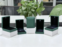 Boîte à bijoux suspendue LED vert foncé, étui cadeau lumineux pour collier, emballage personnalisé avec logo