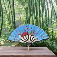 Éventails à main en bambou cool imprimés avec logo personnalisé Conception pliable portable avec motif artisanal Modèle sculpté pour la promotion des entreprises