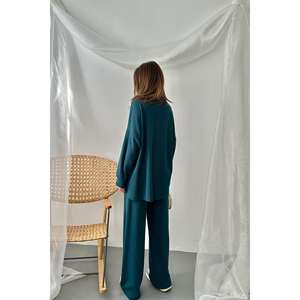 ชุดเสื้อสเวตเตอร์และกางเกงผ้าลูกฟูกคลาสสิกสำหรับผู้หญิง ขายส่ง ชุดเสื้อสเวตเตอร์และกางเกงผ้าลูกฟูกคลาสสิกสีน้ำมัน - Product Image 1