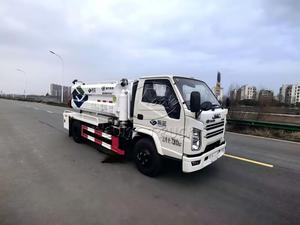 รถดูดสิ่งปฏิกูล JMC Jet Vacuum Truck แบบเตี้ยสูง 2.1 เมตร สำหรับเข้าถึงชั้นใต้ดิน ล้างด้วยแรงดันสูงและดูดสิ่งสกปรกด้วยระบบสุญญากาศ สำหรับขจัดสิ่งอุดตันในท่อระบายน้ำและท่อสุขา - Product Image 2