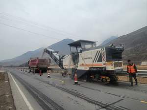 Отличное состояние, б/у фреза для холодного фрезерования Wirtgen W195/W205, двигатель Cummins QSX15, модель 2021 года, 4332 моточасов, коробка передач, насос - Product Image 5