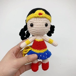 Venta al por mayor de juguete de cartón de ganchillo <span class=keywords><strong>Wonder</strong></span> Women Amigrumi <span class=keywords><strong>muñeca</strong></span> juguetes para niños y niñas regalos Color especificado personalizado - Product Image 1