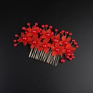 Peigne à <span class=keywords><strong>cheveux</strong></span> élégant coréen en alliage avec motif floral simple et fausses perles brillantes pour coiffures <span class=keywords><strong>de</strong></span> <span class=keywords><strong>mariage</strong></span>, <span class=keywords><strong>de</strong></span> bal et d'anniversaire pour femmes - Product Image 4