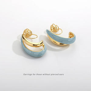 महिलाओं की ग्रीष्मकालीन कोरियन शैली धातु सी के आकार की बालियां ताजा मीठे मीठे मीठे छोटे मिश्र धातु के हीरा फैशनेबल मच्छर कॉइल कान क्लिप - Product Image 3