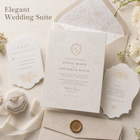 Invitation de mariage personnalisée en relief floral, impression de bordure baroque ornée avec monogramme et armoiries en feuille d'or