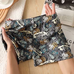 Nouveaux boxers en coton pour hommes, taille mi-haute, doux pour la peau, respirants, peints à la main, style européen rétro, décontractés pour la maison, shorts amples en tricot - Product Image 2