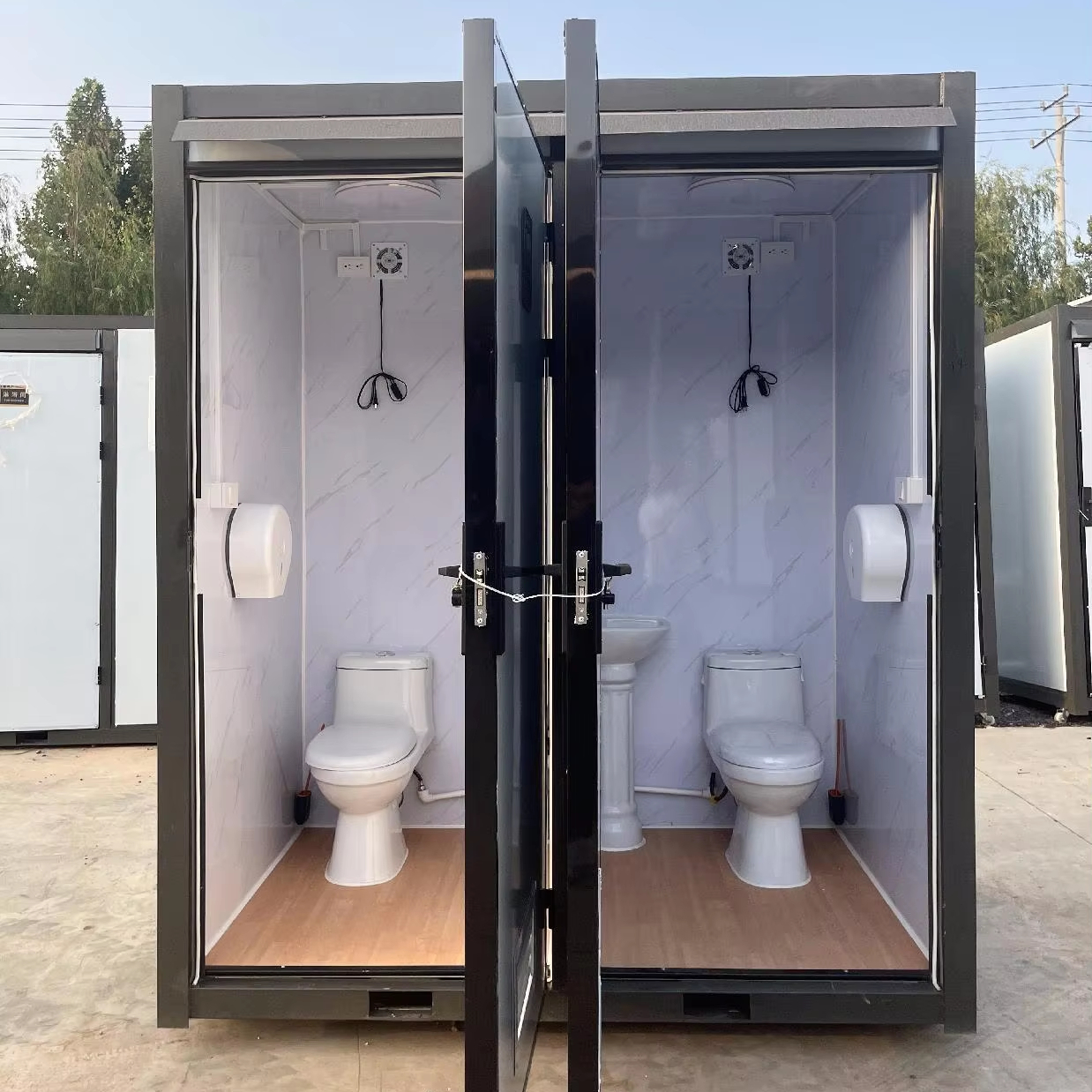 Custom 10-Foot Mobile Outdoor Portable Public Toilet Prefabricated Quick-Assembling Modern Design Durable Easy Installation 1
