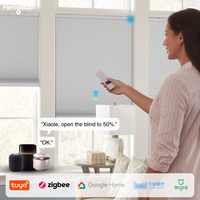 Stores alvéolaires motorisés à fonctionnement fluide pour l'intérieur, filtrant la lumière et offrant une protection de la vie privée