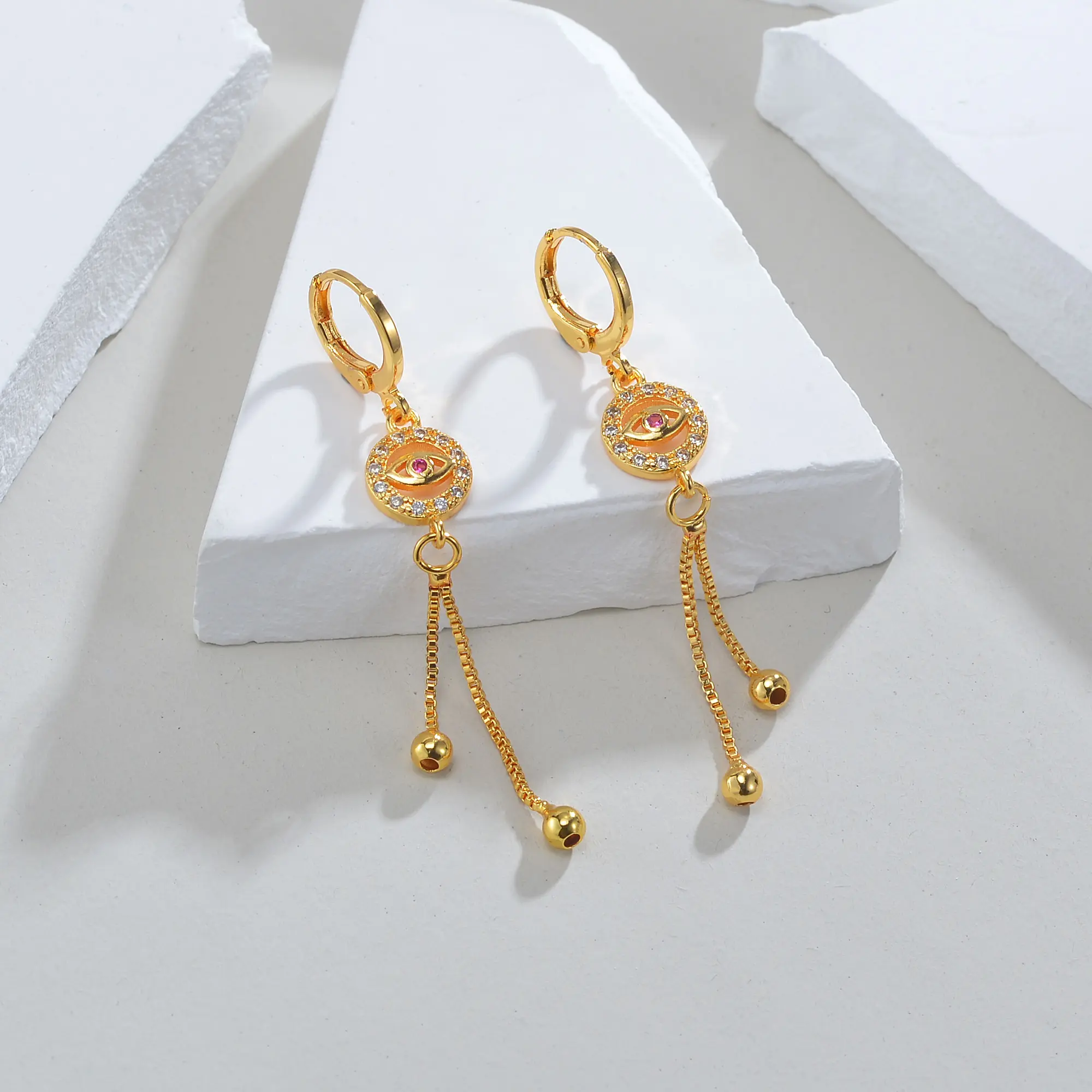Nuove donne calde che vendono orecchini di gioielli di moda placcati in oro 18k micro-pavimentati zirconi pendenti eleganti orecchini