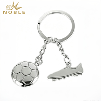 Porte-clés de football en alliage de zinc noble, breloque chaussure de foot, pendentif de sac sur le thème du sport pour les fans de football