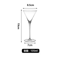 Verres à vin modernes élégants en verre sans plomb en forme d'oignon Verre à pinte classique pour les mariages de luxe Tasses à jus de fruits Logo personnalisé