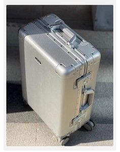Valise à roulettes 360° en alliage aluminium-magnésium fabriquée en Chine, avec serrure TSA, 20 pouces, pour les voyageurs d'affaires élégants - Product Image 5
