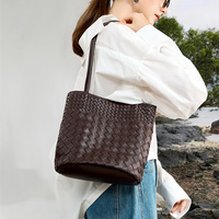 Sac seau décontracté sophistiqué en cuir véritable tressé, multi-compartiments, en peau de mouton, fourni par Bag Supplier