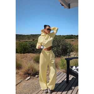 Conjunto Deportivo con Capucha y Bufanda Amarilla de Diseño Personalizado, Cómodo, Resistente al Viento y Transpirable, Talla Grande Maternidad XL - Product Image 5