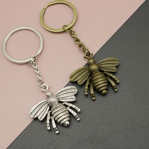 Porte-clés Abeille Texturé avec Ailes Cannelées en Alliage de <span class=keywords><strong>Zinc</strong></span> Bronze Antique pour Cadeaux Apiculteurs - Product Image 1