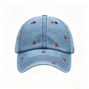 หมวกเบสบอลปักลายเชอร์รี่แบบกำหนดเอง ผ้าฝ้าย 100% ผ้ายีนส์ฟอก ปรับขนาดได้ หมวกกันแดดสำหรับกิจกรรมกลางแจ้งสำหรับทุกเพศ - Product Image 1