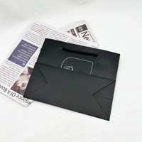 Sac à provisions épais en papier cartonné de luxe à la mode avec logo personnalisé imprimé personnalisé pour magasin de détail de vêtements