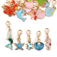 Série Océan Cartoon : Ensemble de fermoirs mousquetons en alliage de zinc et petits pendentifs en émail (Dauphin, Coquillage, Étoile de mer) pour la décoration de sacs DIY