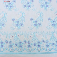 Collection de Tissus en Satin Brodé Floral T-win Textile – Tissu de Broderie Intricate avec Fleurs 3D et Fil Doré
