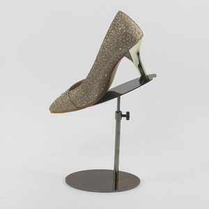 Exhibidores de Zapatos Ajustables de Acero Inoxidable Dorado, Modernos y Sencillos, Estantes Metálicos para Zapatos de Mujer - Product Image 3