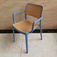 Chaise de jardin en plastique PP de conception italienne en gros pour café et restaurant