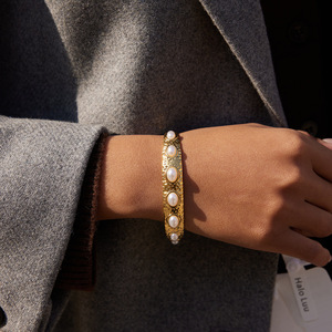 Bracelet ouvert en perles, or 18 carats, acier inoxydable, finition martelée, large, serti de pierres ovales, bijoux pour femmes à porter au quotidien - Product Image 2