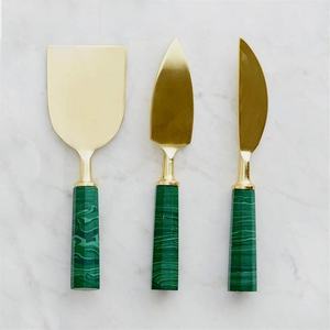 Épandeur à fromage en acier inoxydable, finition dorée avec Design de flocon de neige fait à la main, outils à fromage en acier inoxydable - Product Image 4