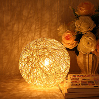 Lampe de nuit LED en forme de lune de 5,9 pouces pour enfants, lampe globe en rotin avec base en bois massif