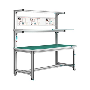 Bancs de travail industriels personnalisés en excellent état avec profilés en aluminium pour l'assemblage et l'atelier de vente au détail - Product Image 1