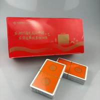 Boîte en papier personnalisée de luxe avec estampage à chaud, 2 jeux de cartes à jouer de luxe pour la famille, le personnel exécutif et les cadeaux d'entreprise, avec gobelet à whisky
