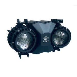 IP65 Su Geçirmez Dış Mekan İki Gözlü 2x150W RGBW 4'ü 1 Arada LED Çift Lensli Dört Renkli Seyirci Işığı Parti ve Konser Kullanımı için ODM/OEM - Product Image 2