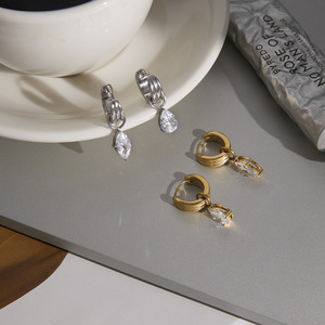 Pendientes de Zirconia con Corte de Pera Chapados en Oro, Joyería Moderna para Mujer para Fiestas - Product Image 2