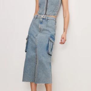 กระโปรงยีนส์เอวสูงสีฟ้าอ่อนคุณภาพสูงสำหรับผู้หญิง ดีไซน์กระเป๋าหลายช่อง ยืดหยุ่น ทันสมัย พร้อมช่องระบายอากาศ - Product Image 2