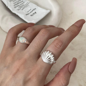 Anillo de Latón con Forma de Concha Minimalista Unisex de Moda, Chapado en Plata 925, Elegante, Versátil, Diseño Abierto de Alta Gama para Boda - Product Image 4