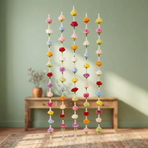 Guirlande murale en fleurs perlées Toran avec pompons en perles pour la décoration de la maison - Product Image 1