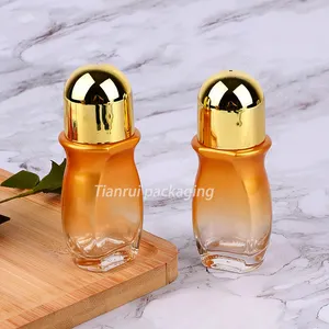 Rotolo di olio di profumo cosmetico trasparente da 30ml 50ml su bottiglia di vetro con flaconi a rullo in vetro spesso con sfera a rullo per oli essenziali