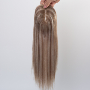 Topper de cheveux humains blond cendré avec mèches pour femmes, lisse, à clipser, avec base de cuir chevelu naturel - Product Image 1