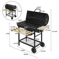 Vente en gros Grand baril à huile pour barbecue avec table pliante en bois Chariot à charbon de bois très résistant Barbecue Fumoir grill commercial pour l'extérieur