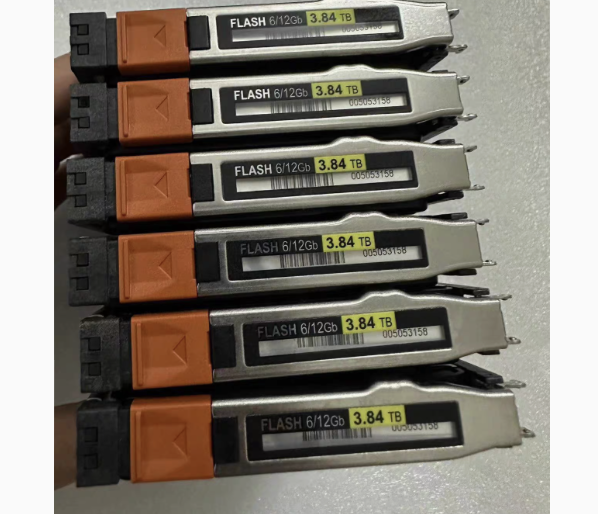 D4F-2SFXL2-3840 3.84TB SSD 005053158 005053159 005053576 005053577 005053679 005053678 005053722 005053723 Unity XT SAS 12Gb SSD
