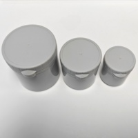 Vente en gros de pots cosmétiques vides en PP, contenants à large ouverture avec joint anti-effraction, logo personnalisé disponible.