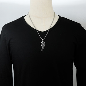 Pendentif aile en acier inoxydable, design creux, pour hommes et femmes, collier tendance, cadeau - Product Image 4