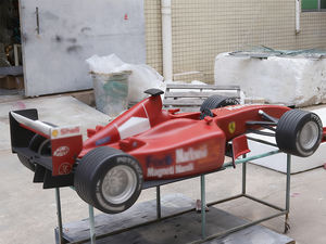 Statue de <span class=keywords><strong>voiture</strong></span> de course de Formule 1 en fibre de verre rouge, taille mini, pour décoration de stand d'exposition de concessionnaires automobiles - Product Image 2